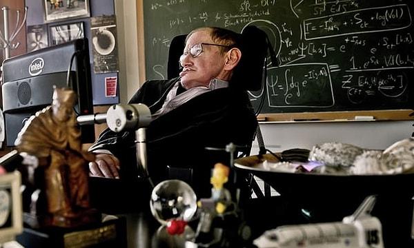 Hawking, 20'li yaşlarından bu yana ALS ile mücadele ediyordu.