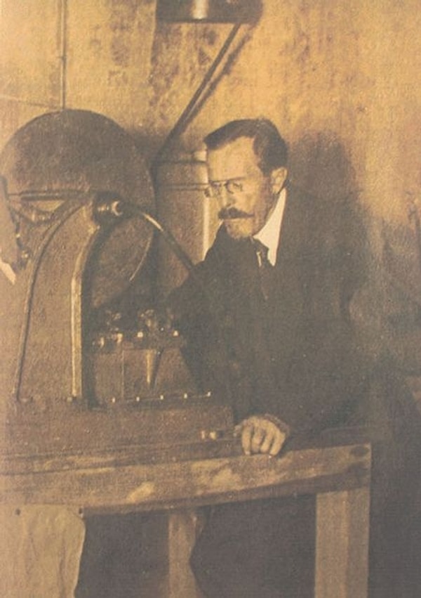 23. А вот и сам фотограф!