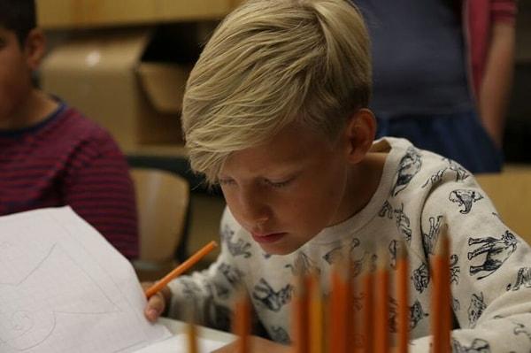 3. Üçüncü sınıftan önce not sistemi olmayan Finlandiya'da, notlar yalnızca öğrencilere bildiriliyor.