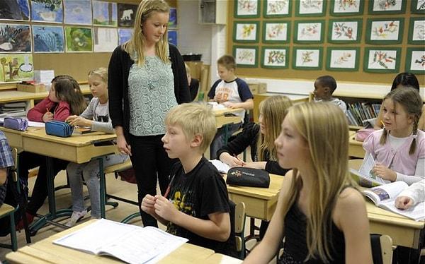 8. Finlandiya'daki okullarda ders işleme şekli tamamen farklı.