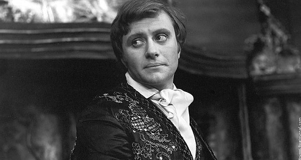 9. А узнаете этого популярного актера?