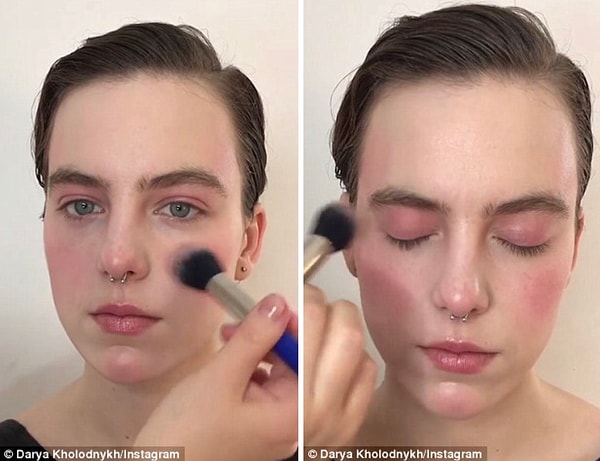 6. Дарья последовательно растушевывает все круги румян с помощью одной-единственной кисти.