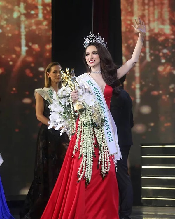 На этот раз победительницей Miss International Queen стала 27-летняя певица из Вьетнама Нгуйен Хуон Чжян