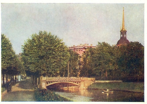 3. Инженерный сквер у Михайловского замка: