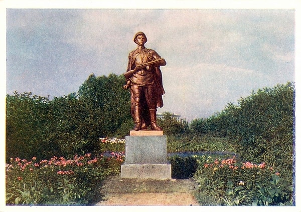 6. Памятник Александру Матросову: