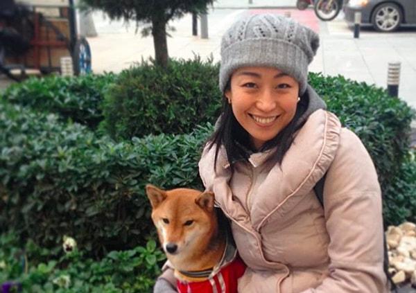 Hayvanları çok seven, evinde köpek ve kedi besleyen Ayumi Takano, annesini kanserden kaybettikten sonra saçlarını kestirerek kemoterapi gören kanser savaşçıları için bağışladı.