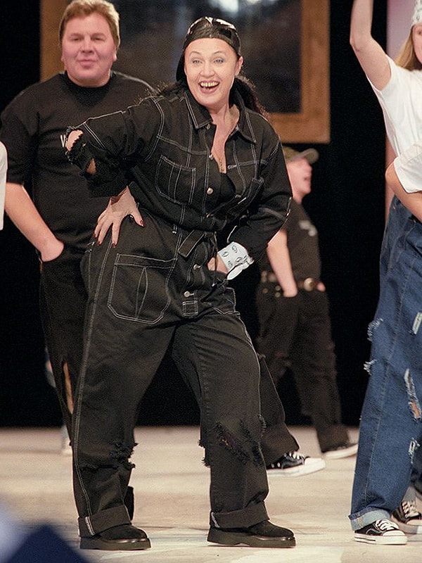 3. Надежда Бабкина не всегда носила народные костюмы.