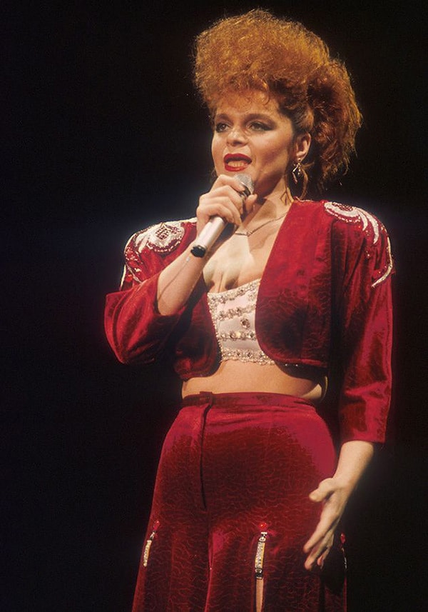 4. Ларисе Долиной идет экстремальный начес...