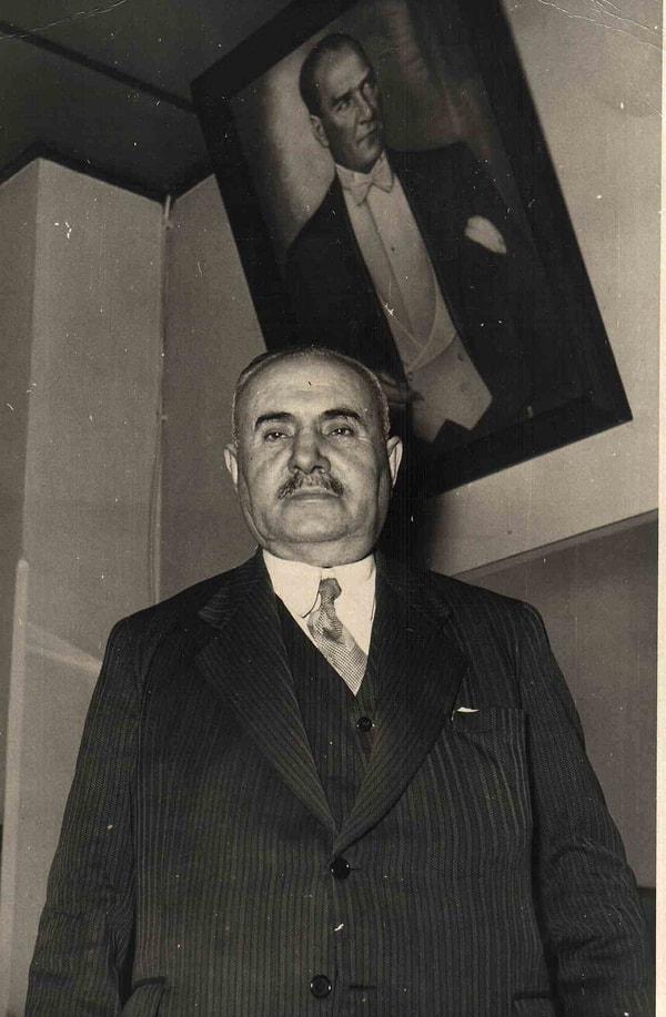 Atatürk, Mühürdarzade olarak tanınan iki kardeşe bu hizmetleri nedeniyle "Demirağ" soyadını verdi.