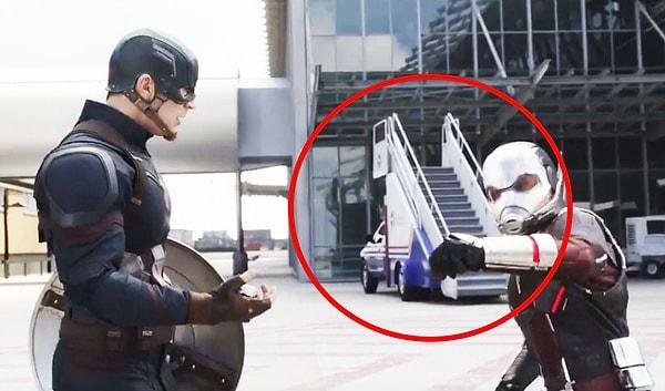 9. 'Captain America: Civil War'da Bluth merdiven aracı fark ettiniz mi?