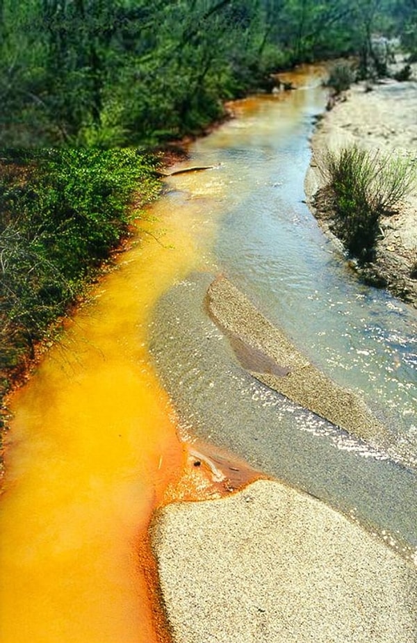 5. Вот так загрязнения попадают в естественные поверхностные воды нашей планеты 😒