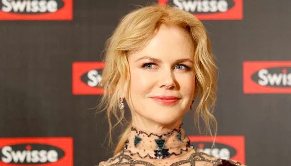 8. Николь Кидман обожает любоваться своей коллекцией...?