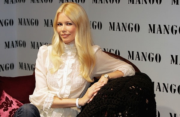 9. У супермодели очень необычное для девушки увлечение: с раннего детства Клаудия Шиффер собирает...?