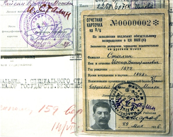 2. Иосиф Виссарионович Сталин на партийном билете