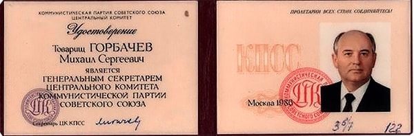 7. Михаил Сергеевич Горбачев на удостоверении генерального секретаря ЦК КПСС