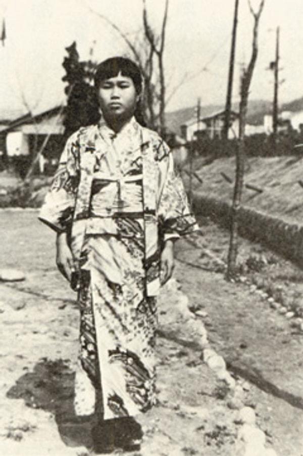 1950’li yıllarda kan kanseri vakaları artmıştı ve pek çok çocuk bu hastalıktan ötürü yaşamını yitiriyordu. Atom bombasının yarattığı nükleer etkiyle on yıl sonra karşılaşan Sadako Sasaki, hastanede tedavi altına alındı.