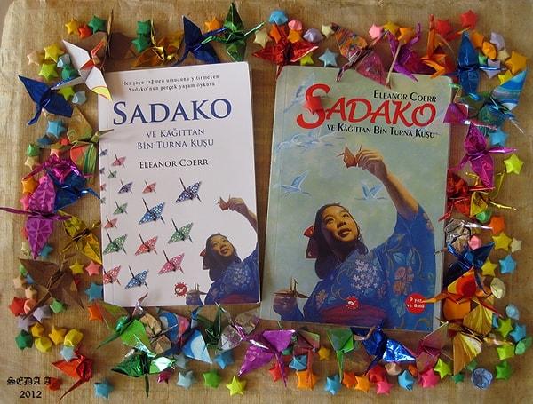 Binlerce çocuk gibi trajediye şahit olan ve amansız bir hastalıkla kısacık yaşamına veda eden Sadako Sasaki’nin hayatı filmlere ve kitaplara konu oldu.