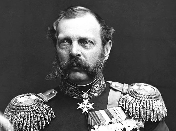 5. Еще один великий реформатор Александр II говорил: "Управлять Россией несложно, но совершенно _______". Как именно?