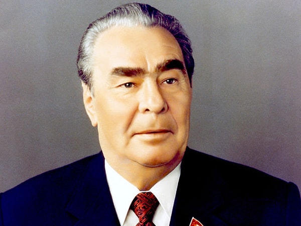 8. Как-то Леонид Брежнев сказал: "Экономика должна быть _______". Какой?