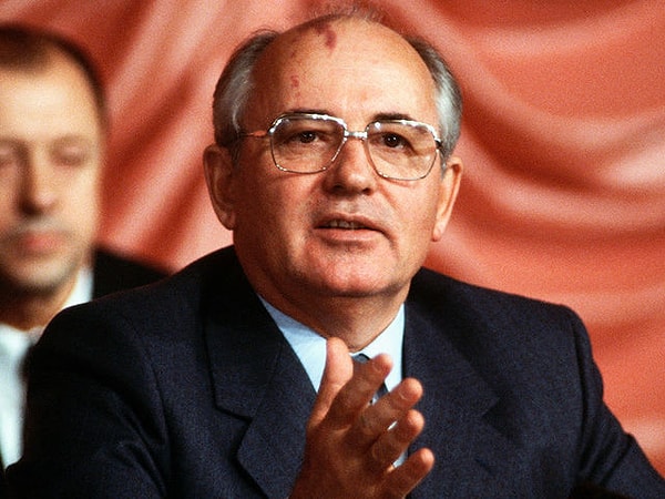 9. По мнению первого и последнего президента СССР Михаила Горбачева, "США сейчас нужна собственная ______". Что?