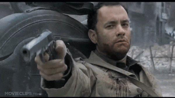 9. Tom Hanks'in yeni filmi savaş türündeki Greyhound olacak. Yüzbaşı Ernest Krause’ı oynayacağı filmin senaryosunu da kendisi yazdı.