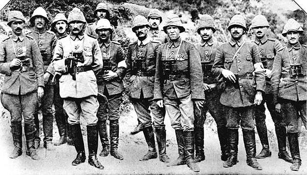 Liman von Sanders'in kaleminden: ''Anafarta çevresinde toplanan bütün birliklerin komutasını Albay Mustafa Kemal Bey'e verdim.''