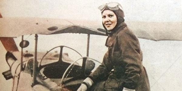 Atatürk'ün manevi kızı, Türkiye'nin ilk kadın pilotu, Dünya'nın ilk kadın savaş pilotu Sabiha Gökçen bugün 105 yaşında.