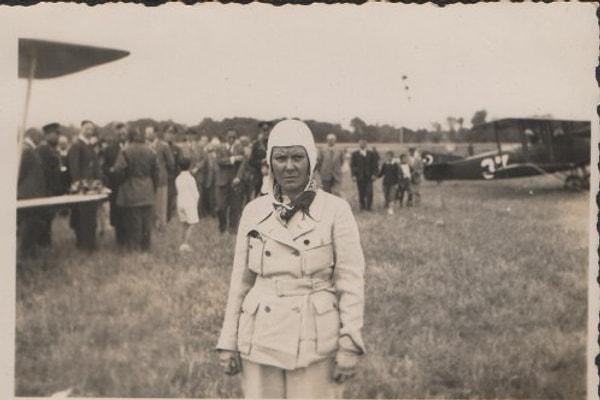 O yıllarda kızlar askerî okullara alınmıyordu. Bu sebepten ona özel bir üniforma hazırlandı ve Eskişehir Uçuş Okulu’nda 1936 – 1937 döneminde 11 aylık özel bir eğitim aldı.