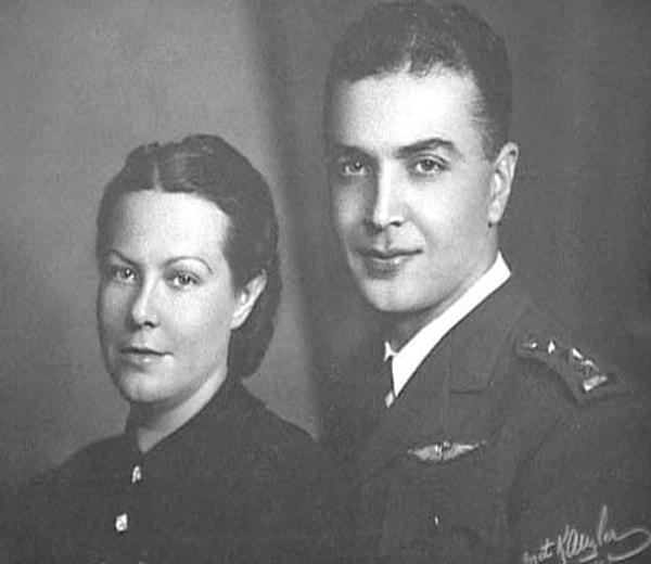 Sabiha Gökçen 1940 yılında Üsteğmen Kemal Esiner ile evlendi ve kocasına kendi soyadını verdi.