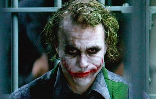 20. Heath Ledger, Joker rolüne hazırlanırken 6 hafta boyunca ucuz bir otel odasında kaldı. Karakteri için gerçekten delirmesi gerektiğini düşünüyordu!