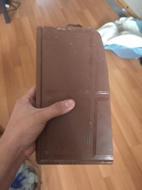 4. Как же повезло этому любителю шоколада! Только гляньте на размер! 😳