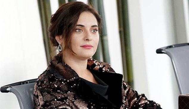 Aslıhan Gürbüz... Son dönemlerde hepimizi kendine hayran bırakan Merve Aksak'a hayat veren oyuncumuz!