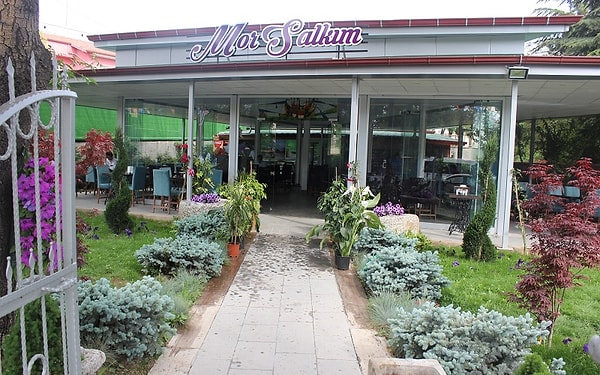 12. Mor Salkım Cafe