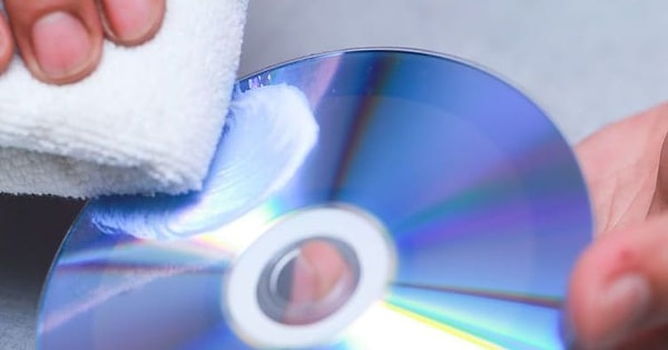 1. Починит поцарапанный CD