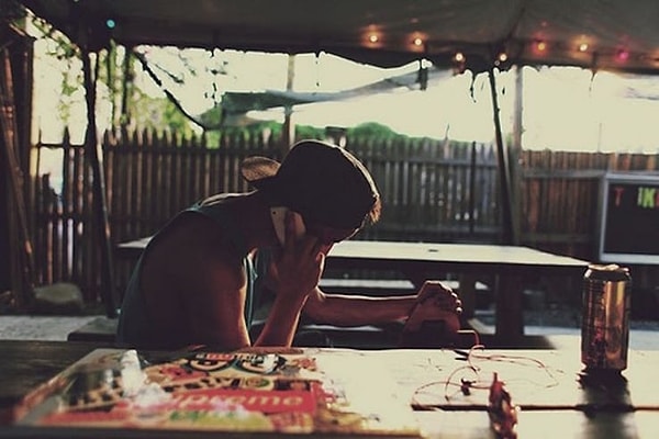 1. Он перестаёт звонить и писать