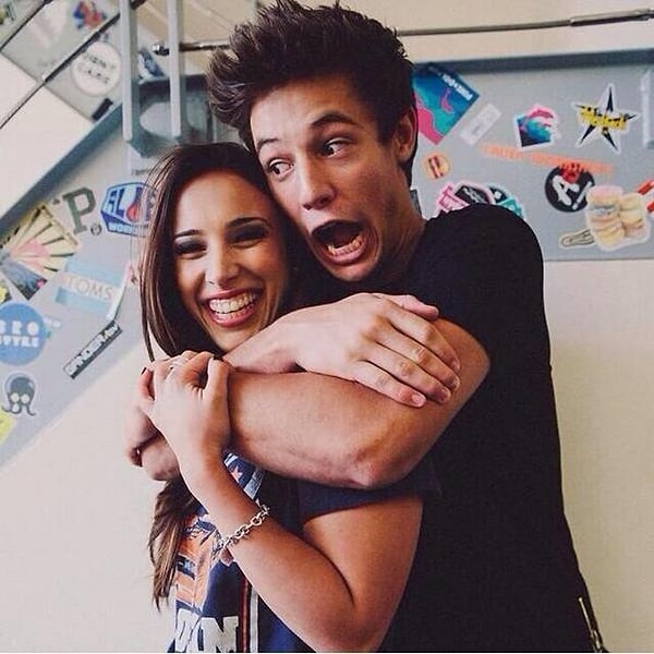 9. Он френдзонит вас