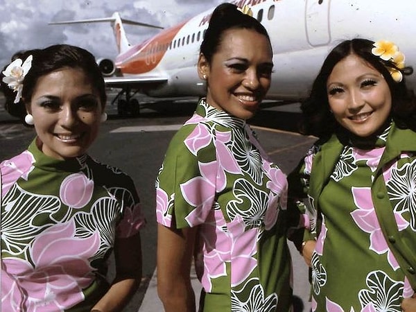 2. Культуру какой страны представляют наряды этих девушек?