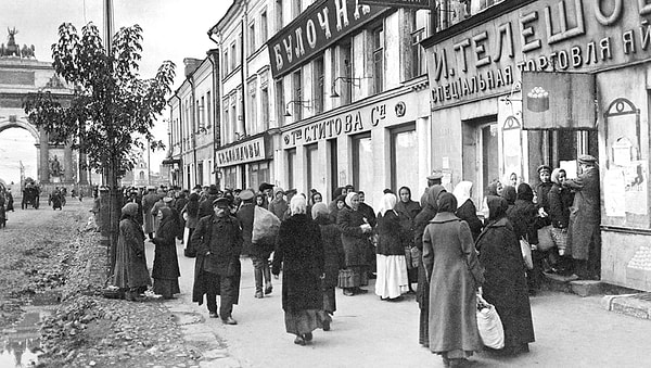 7. Не стоит забывать, что, когда большевики устанавливали свою власть, в стране всё ещё бушевала Гражданская война.