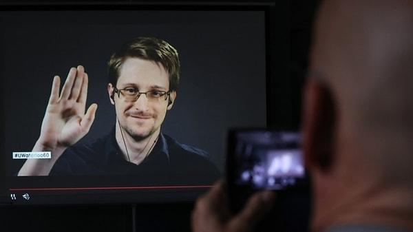 O halde kendini kişisel verilerin güvenliğine adamış koca yürekli bilişimci Edward Snowden'a kulak verelim.