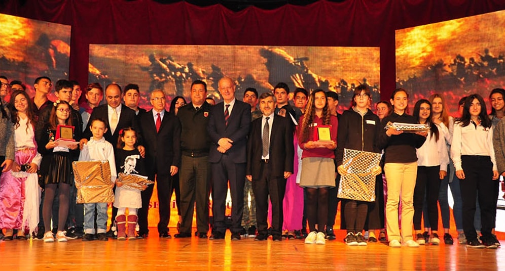 İzmir İl Milli Eğitim Müdürü'nden Evlilik Şartı: 'Çanakkale'yi Görmeyen Birisine Kız Verilmez'