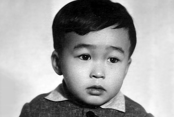 1. Виктор Цой родился в ... году