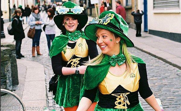 23. Dublin'de Aziz Patrick günü kahkahaları