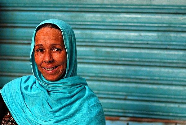 40. Tunuslu kadının gülümsemesi