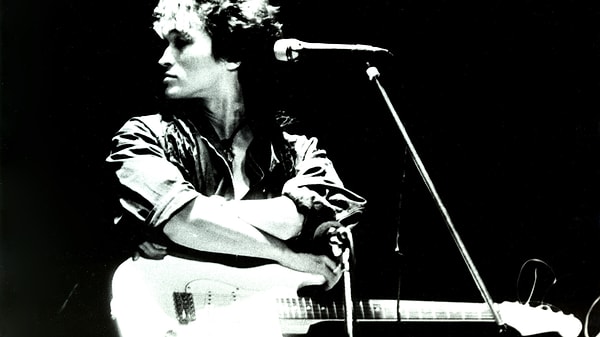 8. Какая песня Виктора Цоя стала негласным гимном перестройки?