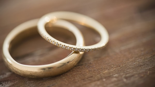 2. Отмечено, что супружеские пары были гораздо более активны в плане секса по сравнению с теми, у кого нет штампа в паспорте