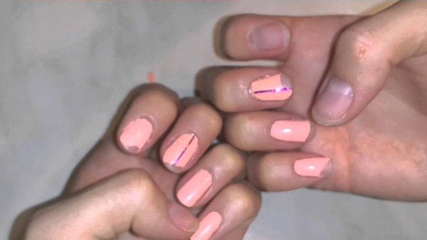 7. Облупившийся лак