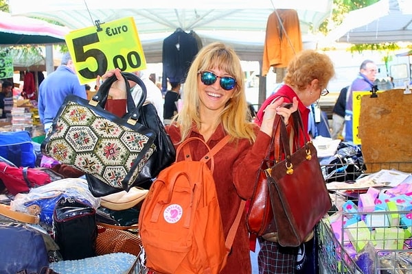 10. Платья, юбки, джинсы - все это круто. Но аксессуары тоже имеют значение. Сумки и украшения подбирай в соответствии с цветовой гаммой твоего гардероба.