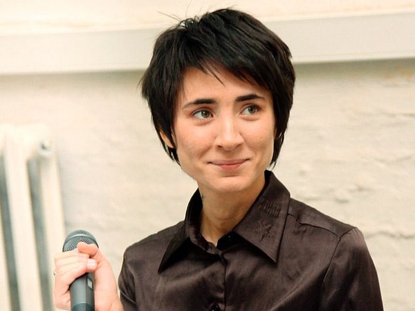 11. Какая певица упоминается в одной из песен Земфиры?