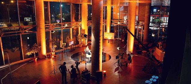 Satışa, grup bünyesindeki Hürriyet, Posta ve Fanatik gazeteleri, CNN Türk ve Kanal D televizyonlarının yanı sıra Yaysat da dahil.