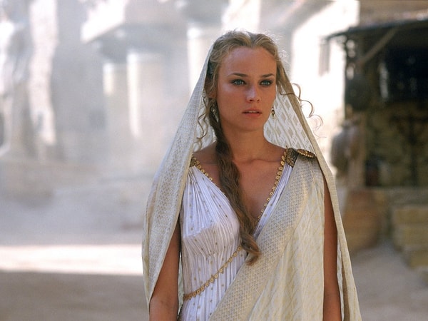 2. Ее похищение стало причиной начала Троянской войны: